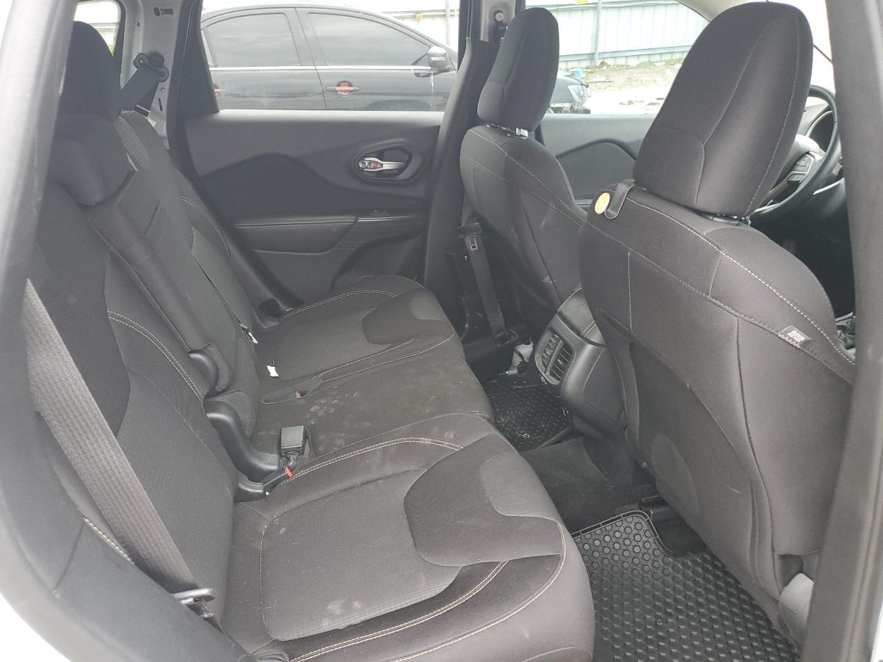 1C4PJLCBXFW700642 2015 Jeep Cherokee Latitude