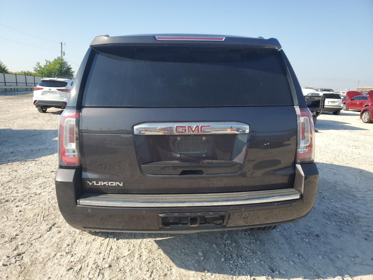 1GKS2CKJ1JR223174 2018 GMC Yukon Denali