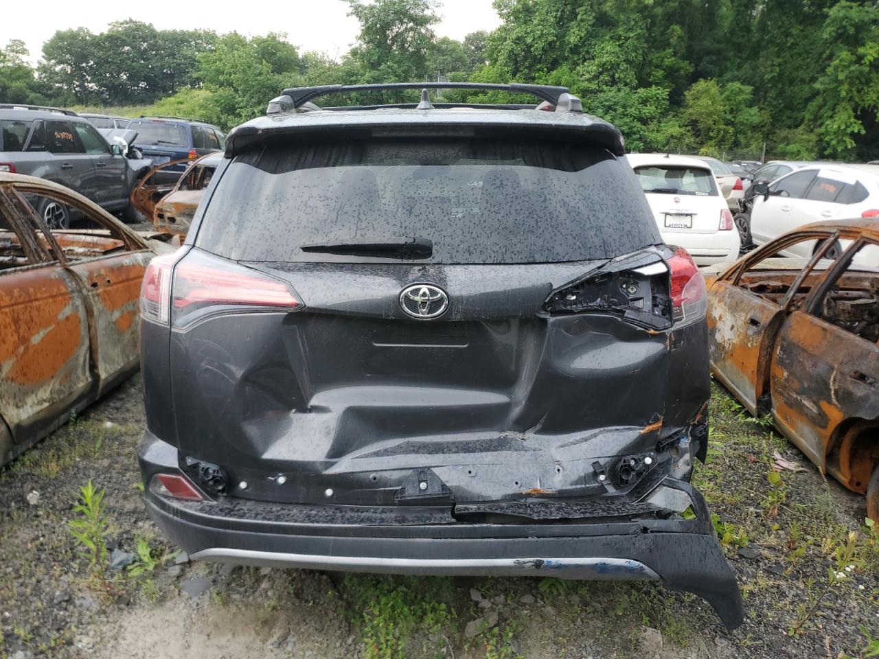 JTMRFREV4HJ112921 2017 Toyota Rav4 Xle