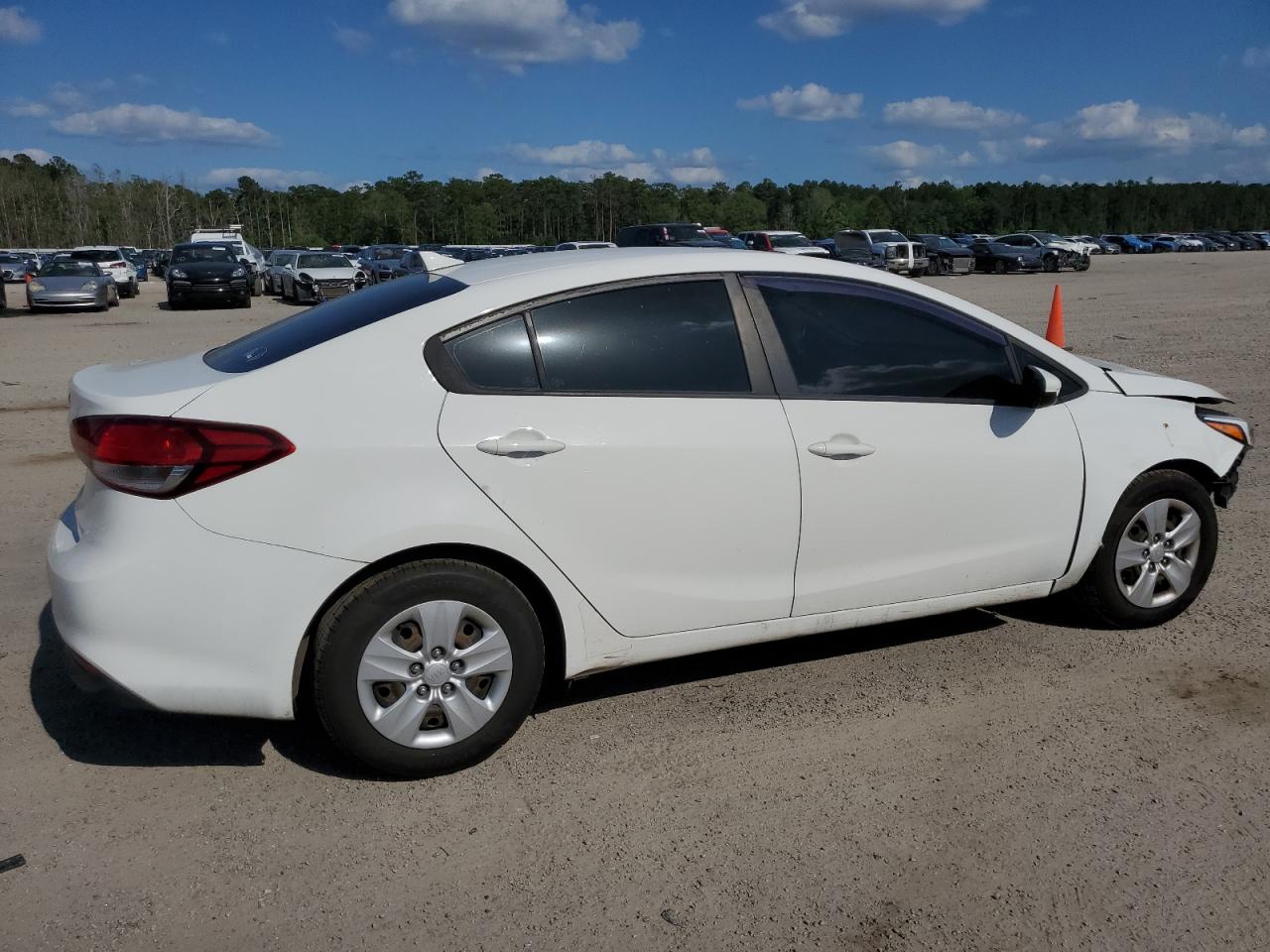 2018 Kia Forte Lx vin: 3KPFK4A77JE236273