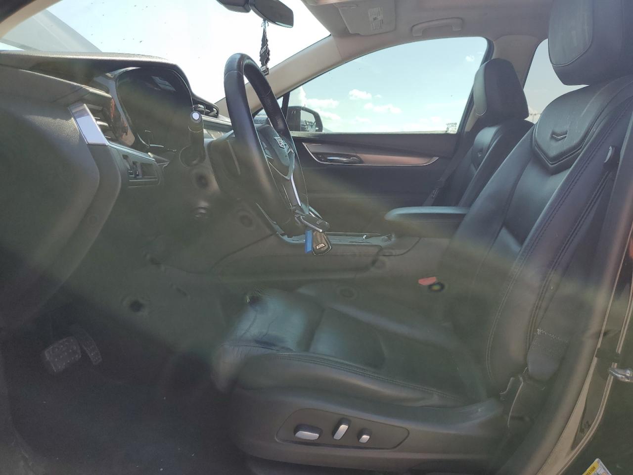 1GYKNBRS8HZ108216 2017 Cadillac Xt5 Luxury