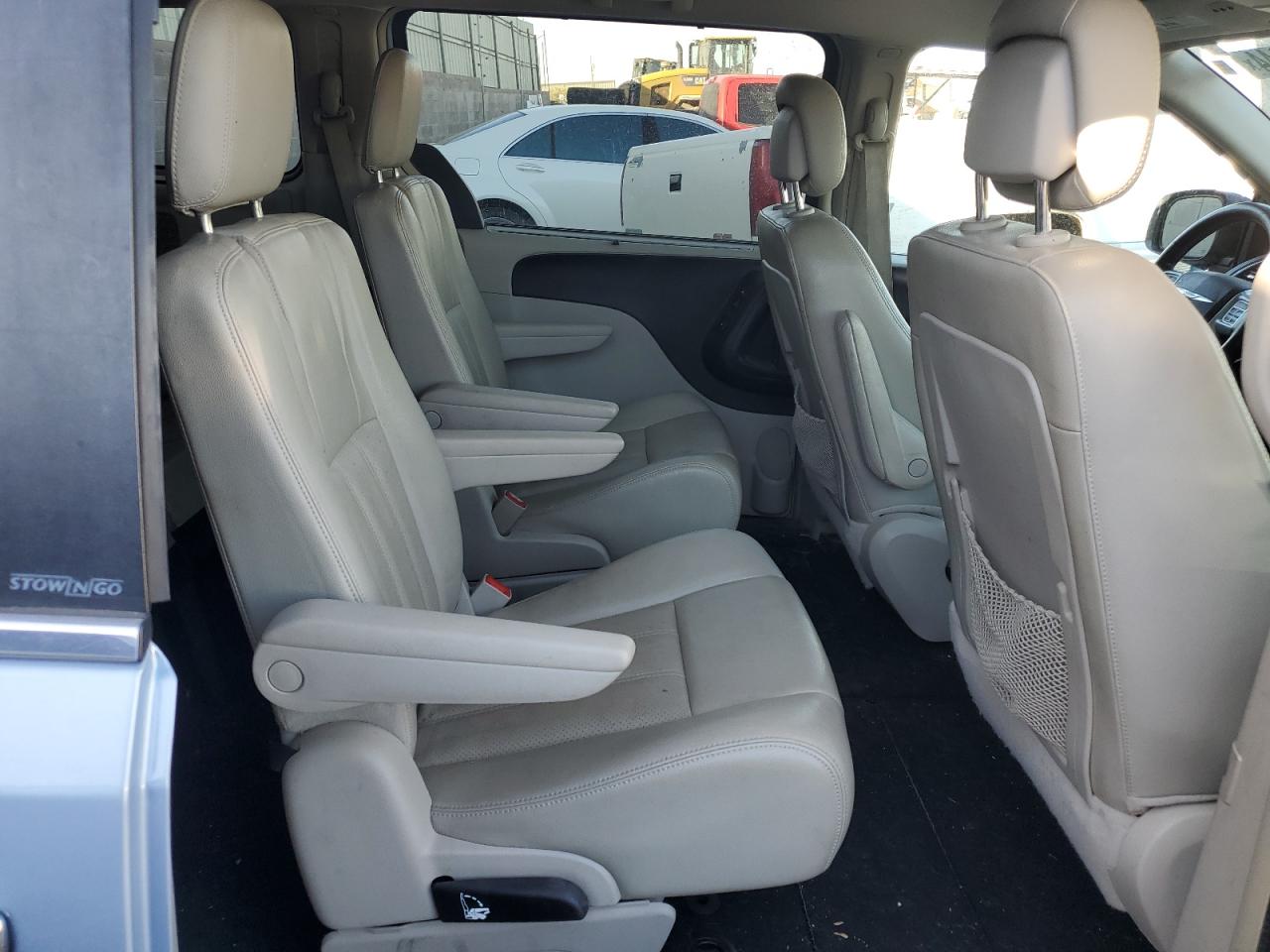 2C4RC1CG3DR569496 2013 Chrysler Town & Country Touring L