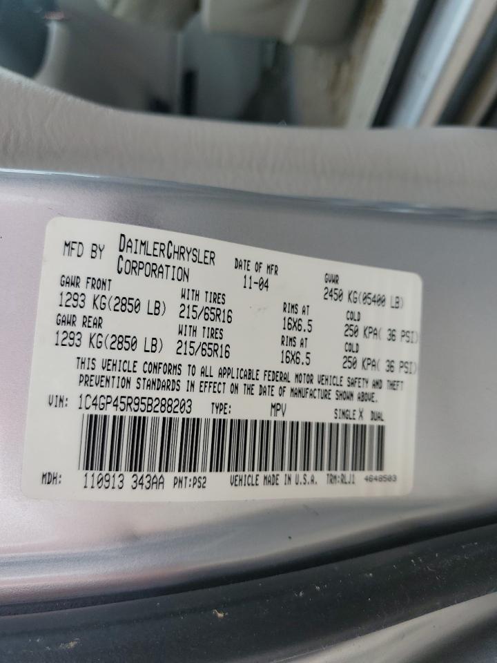 1C4GP45R95B288203 2005 Chrysler Town & Country