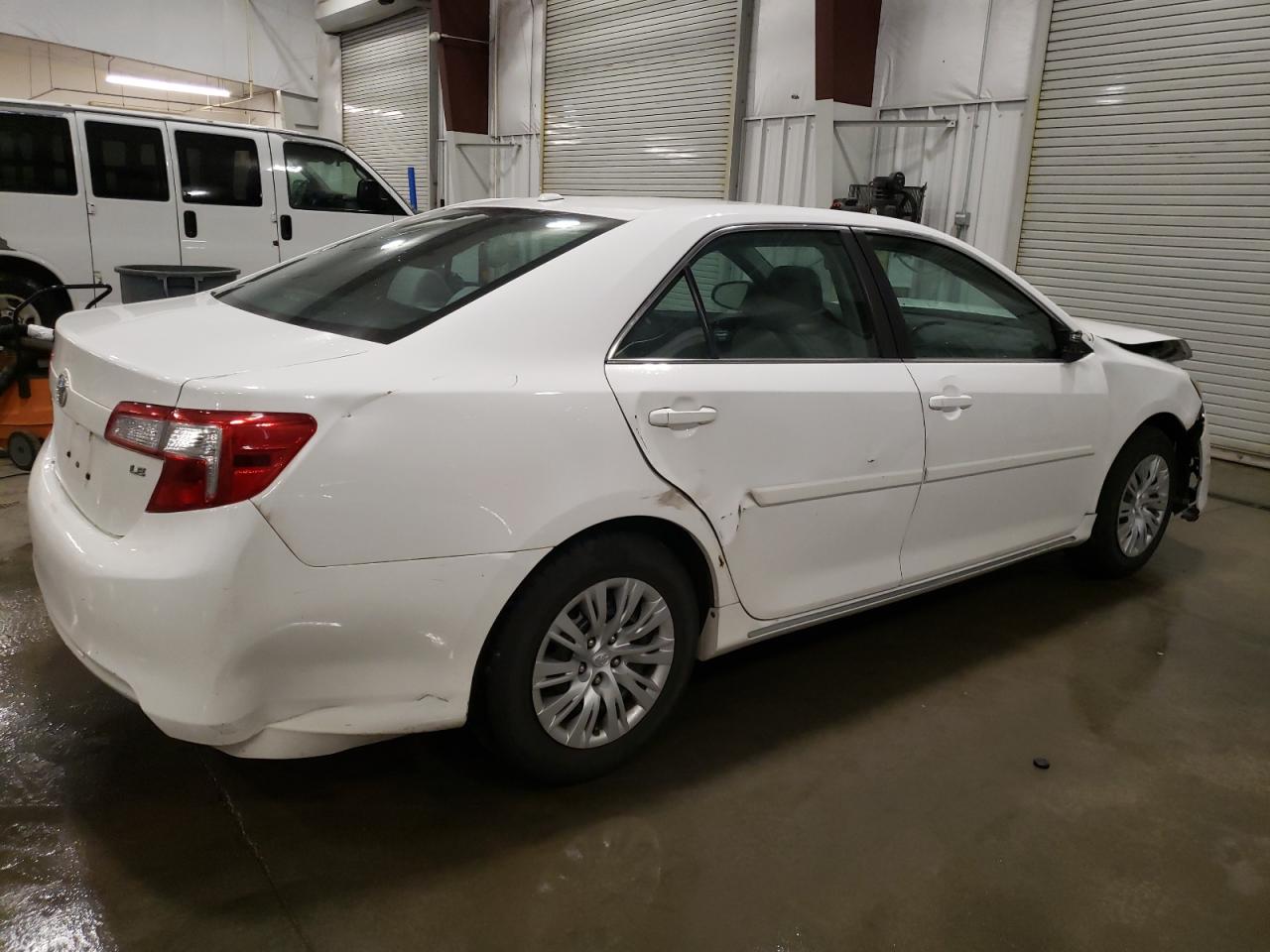 4T4BF1FK4ER399695 2014 Toyota Camry L