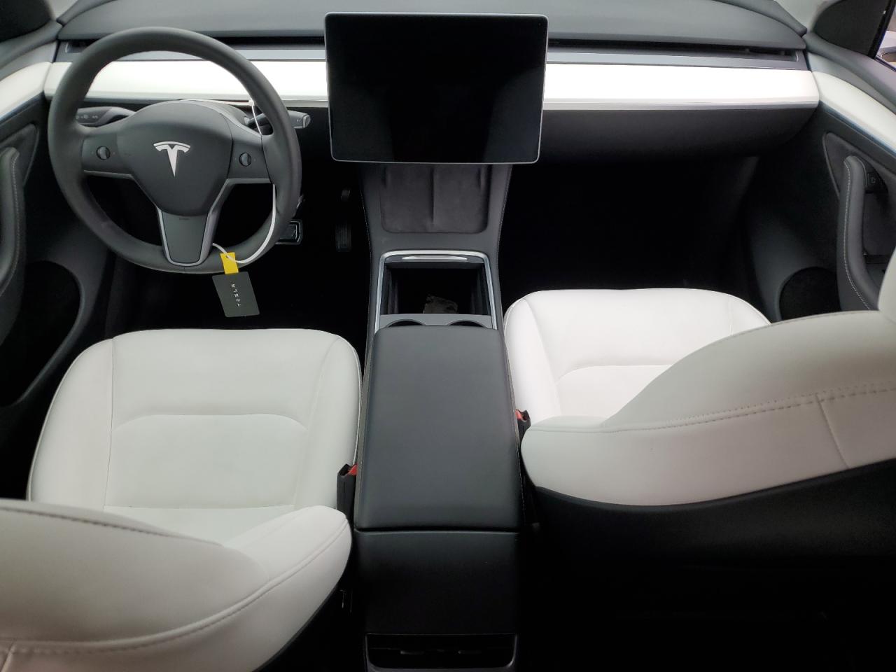 2022 Tesla Model Y vin: 7SAYGAEE8NF559588