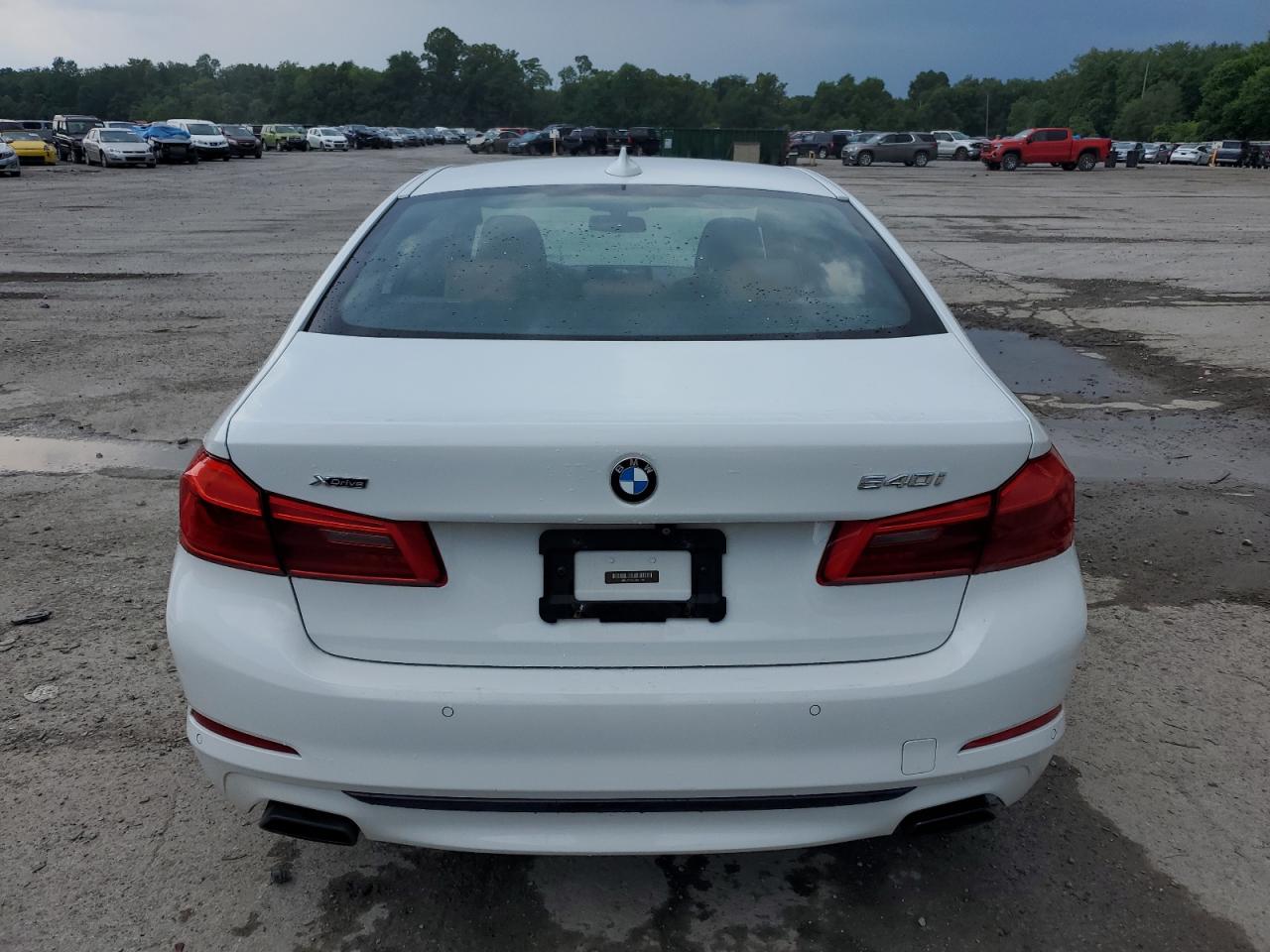 WBAJE7C57JG891075 2018 BMW 540 Xi