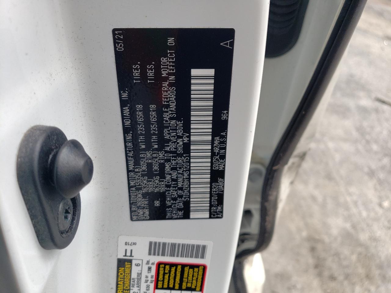 5TDHZRBH1MS120151 2021 Toyota Highlander Xle