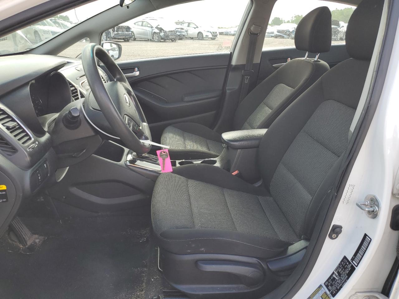 3KPFK4A70HE055008 2017 Kia Forte Lx