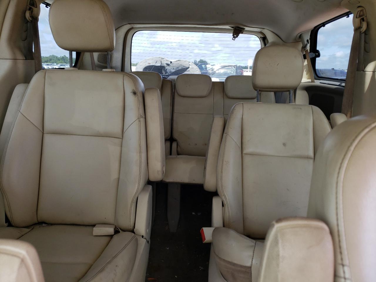 2V4RW3D10AR159186 2010 Volkswagen Routan Se