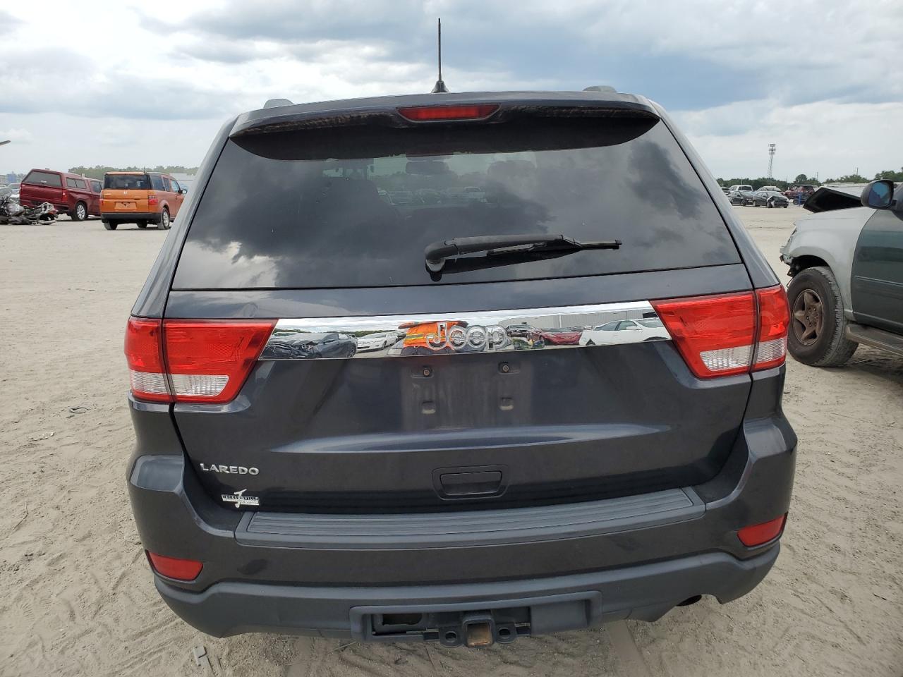 1C4RJEAG8DC637011 2013 Jeep Grand Cherokee Laredo