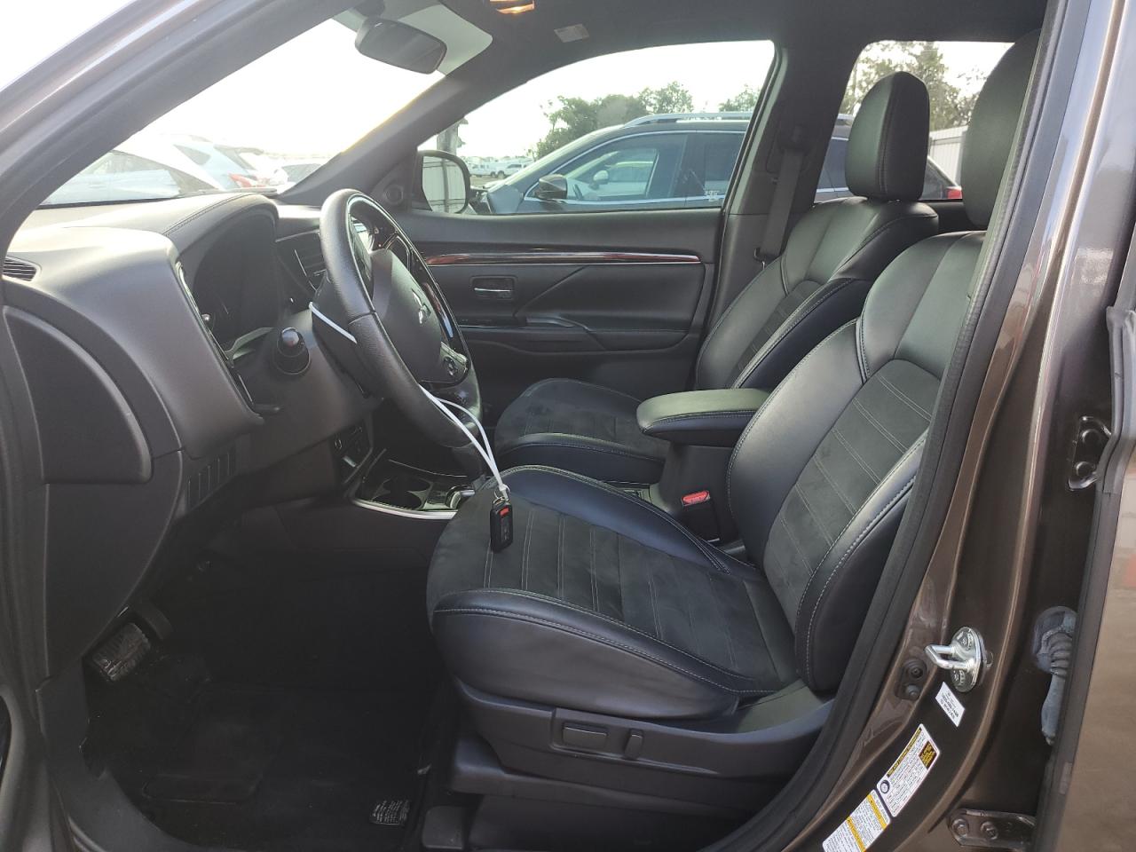 JA4AD3A39KZ028696 2019 Mitsubishi Outlander Se