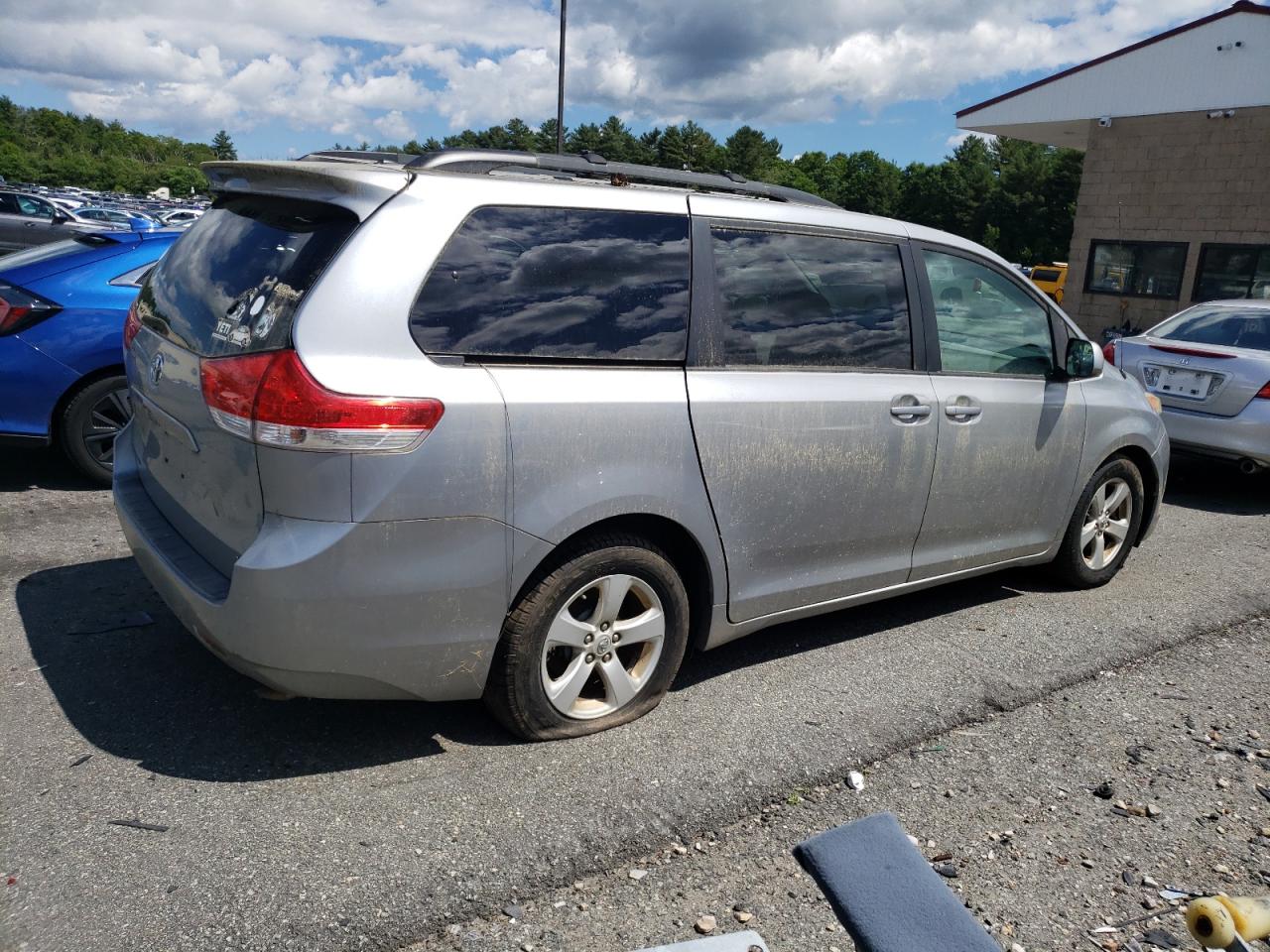 5TDKK3DC5BS075835 2011 Toyota Sienna Le