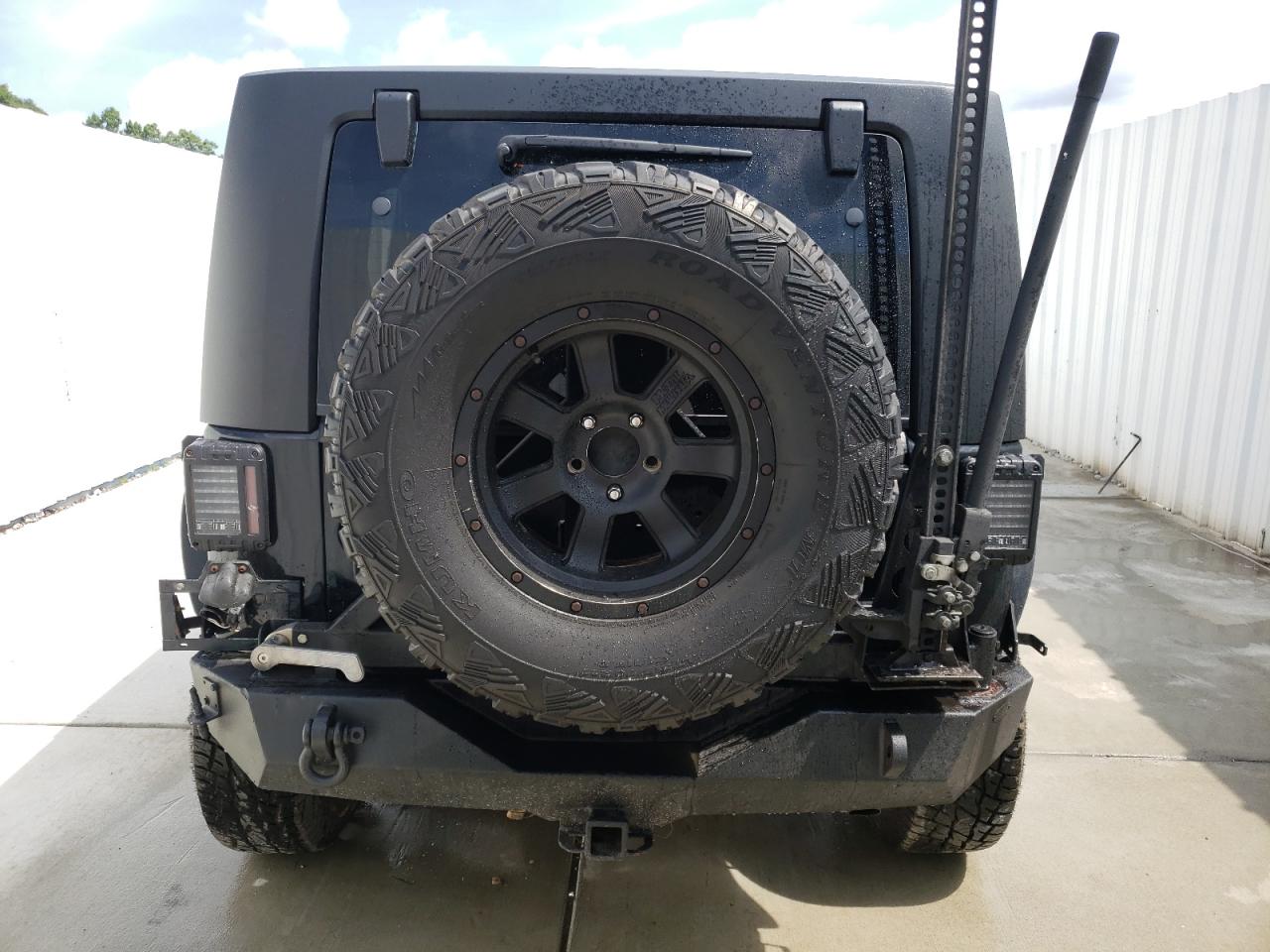 1C4HJWDG2DL583427 2013 Jeep Wrangler Unlimited Sport