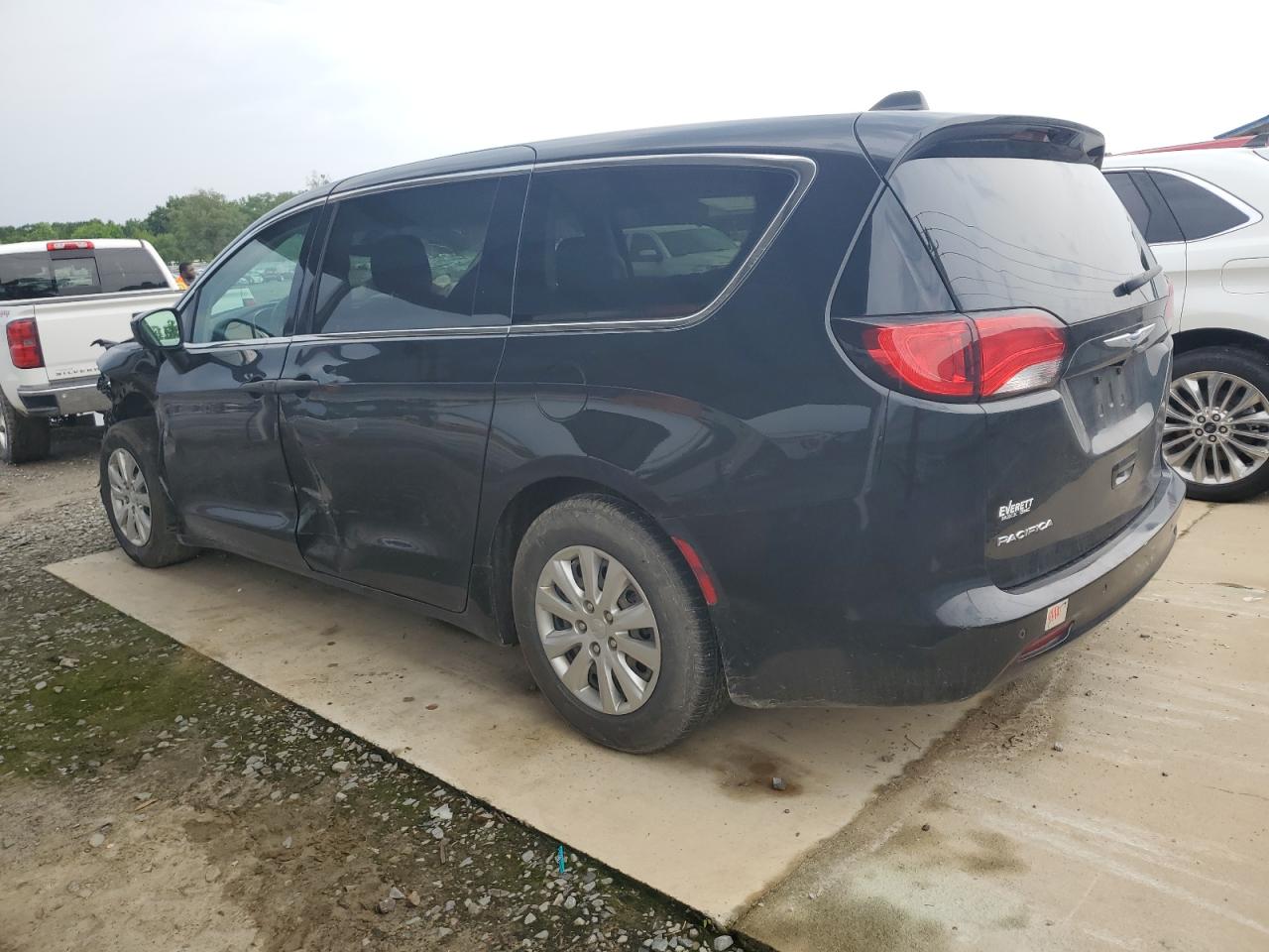 2018 Chrysler Pacifica L vin: 2C4RC1AGXJR274703