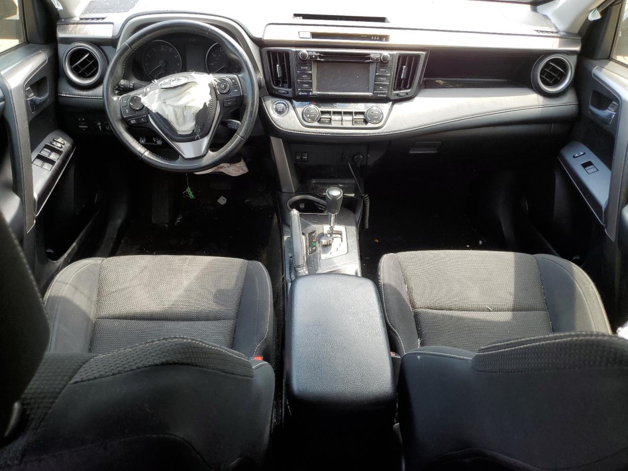 JTMRFREV9HJ162729 2017 Toyota Rav4 Xle