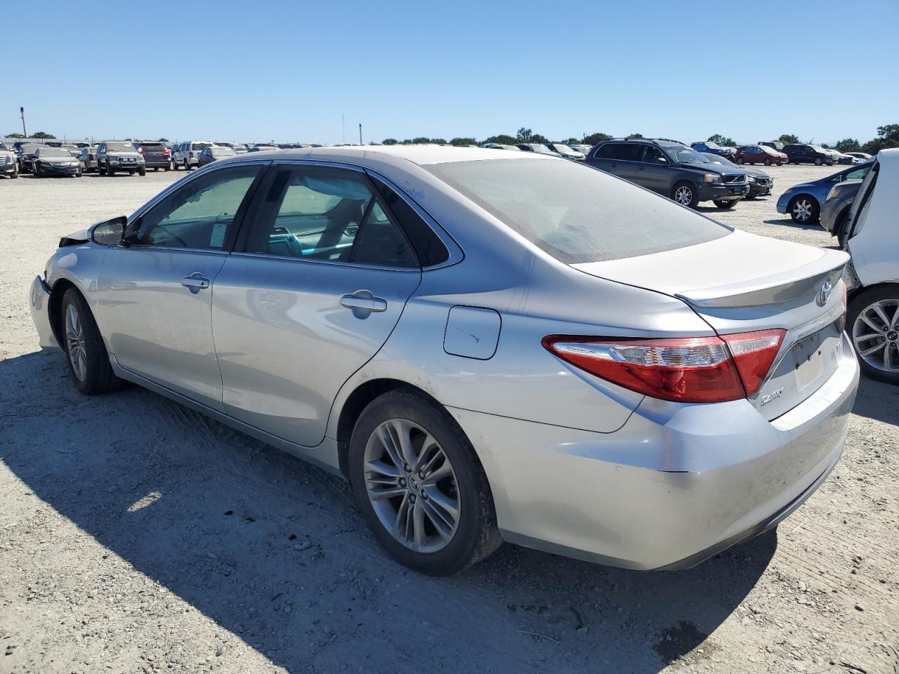 2016 Toyota Camry Le vin: 4T1BF1FK3GU124056