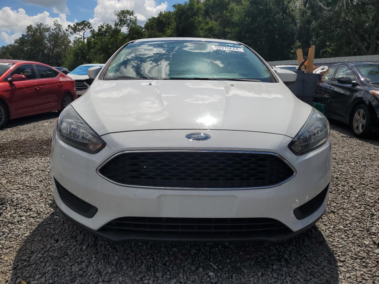 2018 Ford Focus Se vin: 1FADP3F23JL201968