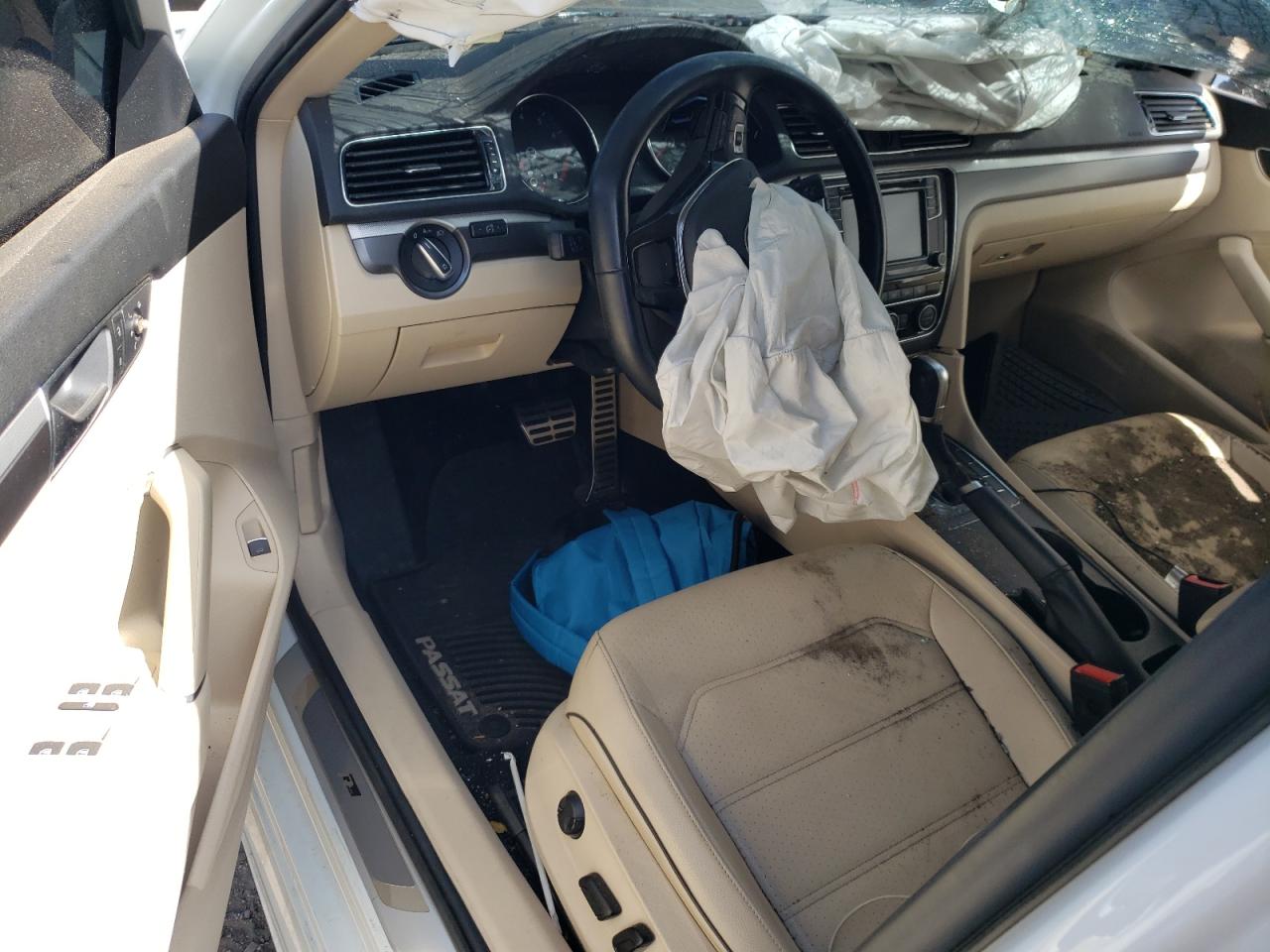 1VWDT7A36HC051973 2017 Volkswagen Passat R-Line