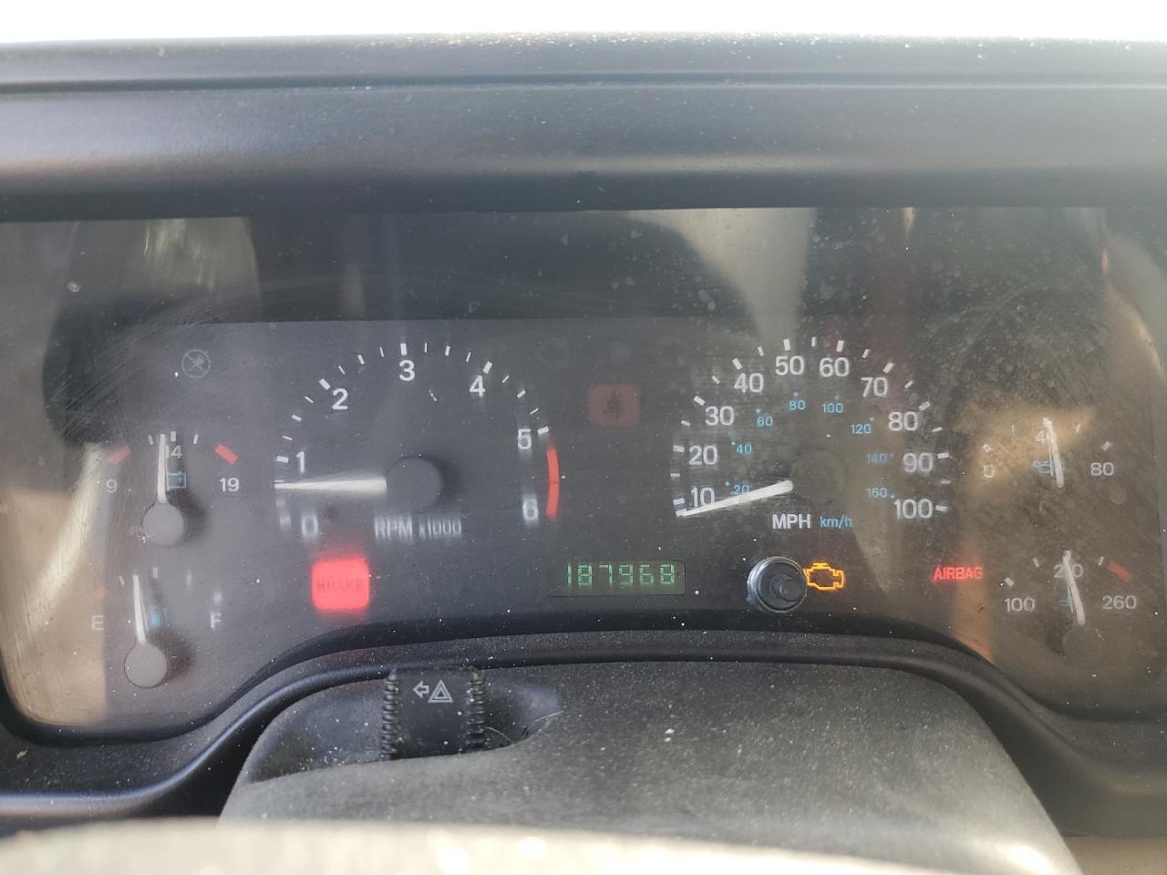 1J4FA59SXYP800634 2000 Jeep Wrangler / Tj Sahara