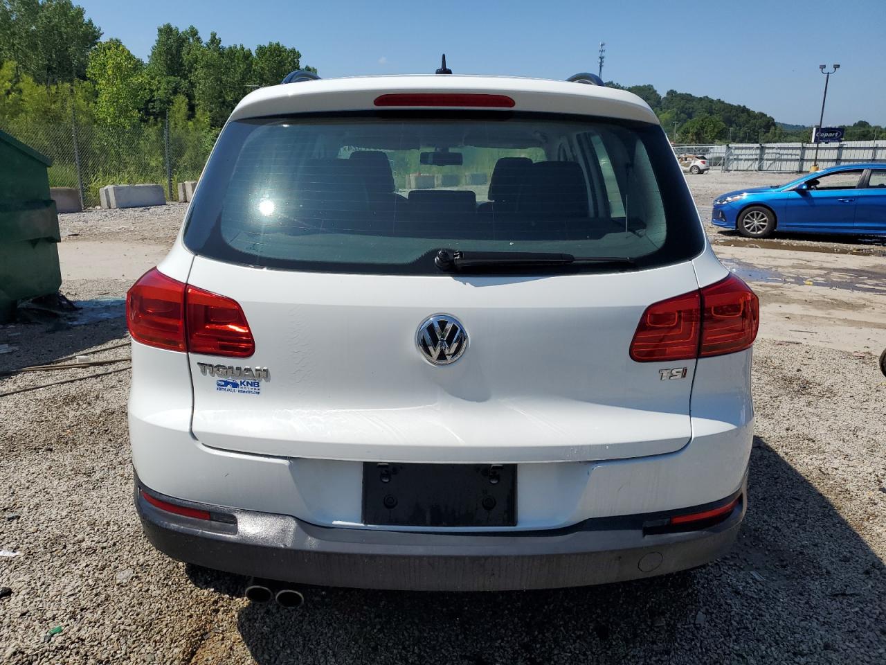 2016 Volkswagen Tiguan S vin: WVGAV7AX8GW531685