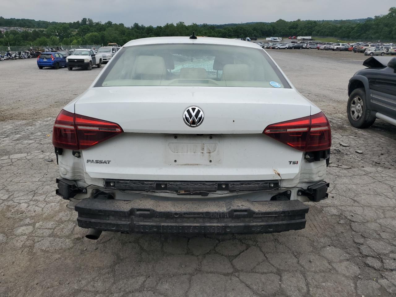 1VWLA7A33KC005784 2019 Volkswagen Passat Wolfsburg