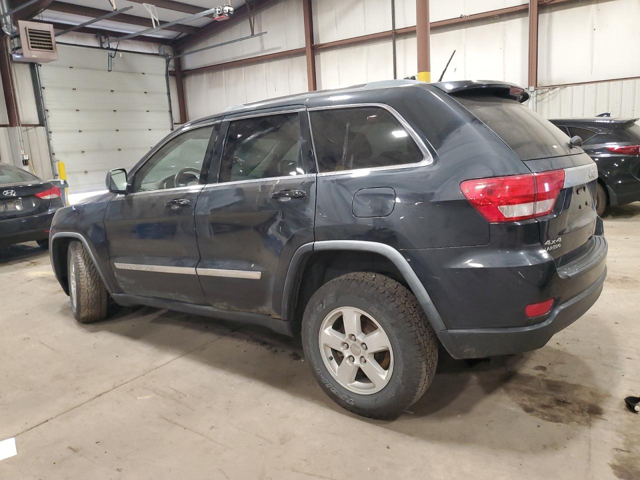 1J4RR4GG0BC576237 2011 Jeep Grand Cherokee Laredo