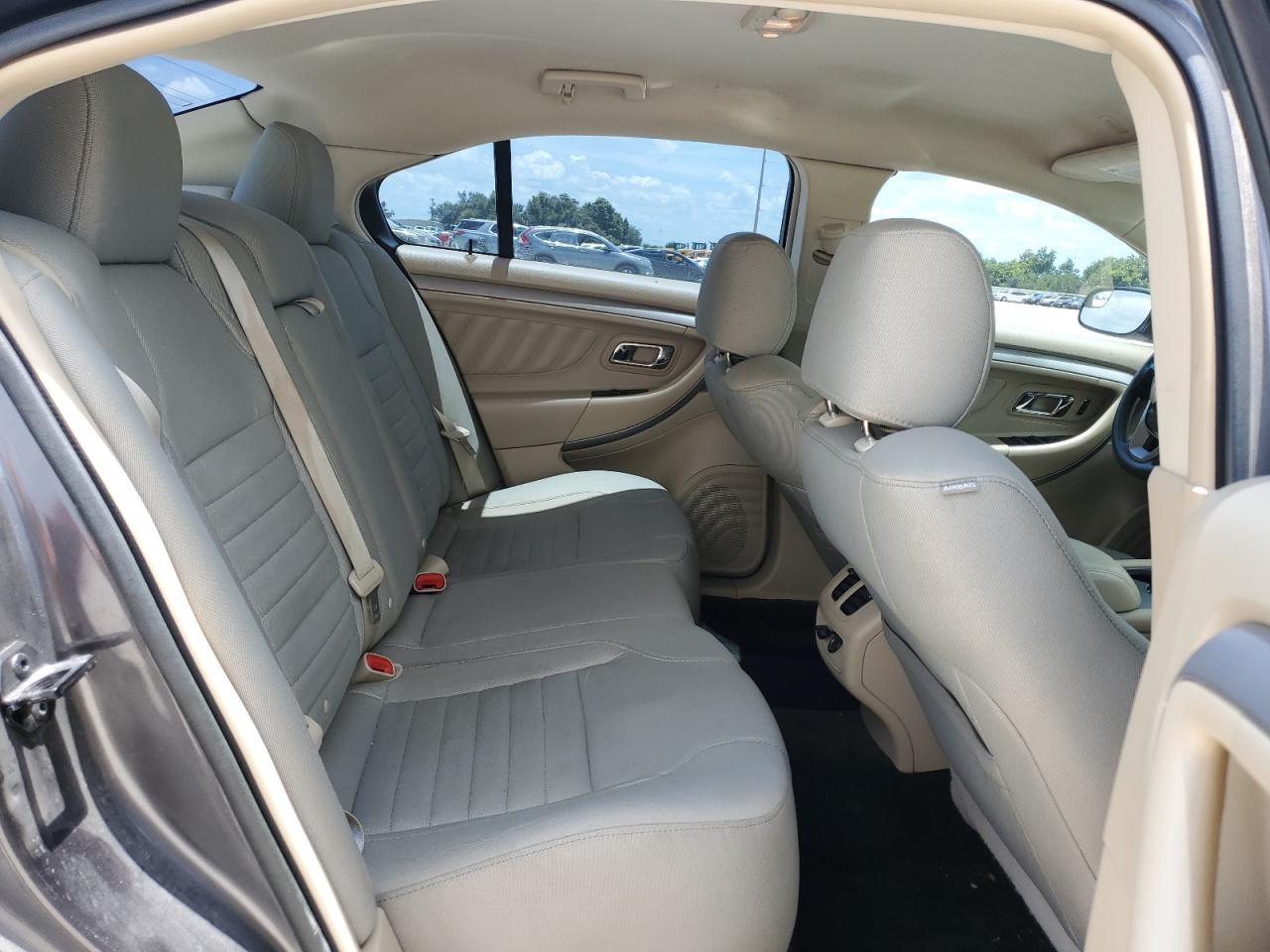 1FAHP2D89JG123353 2018 Ford Taurus Se