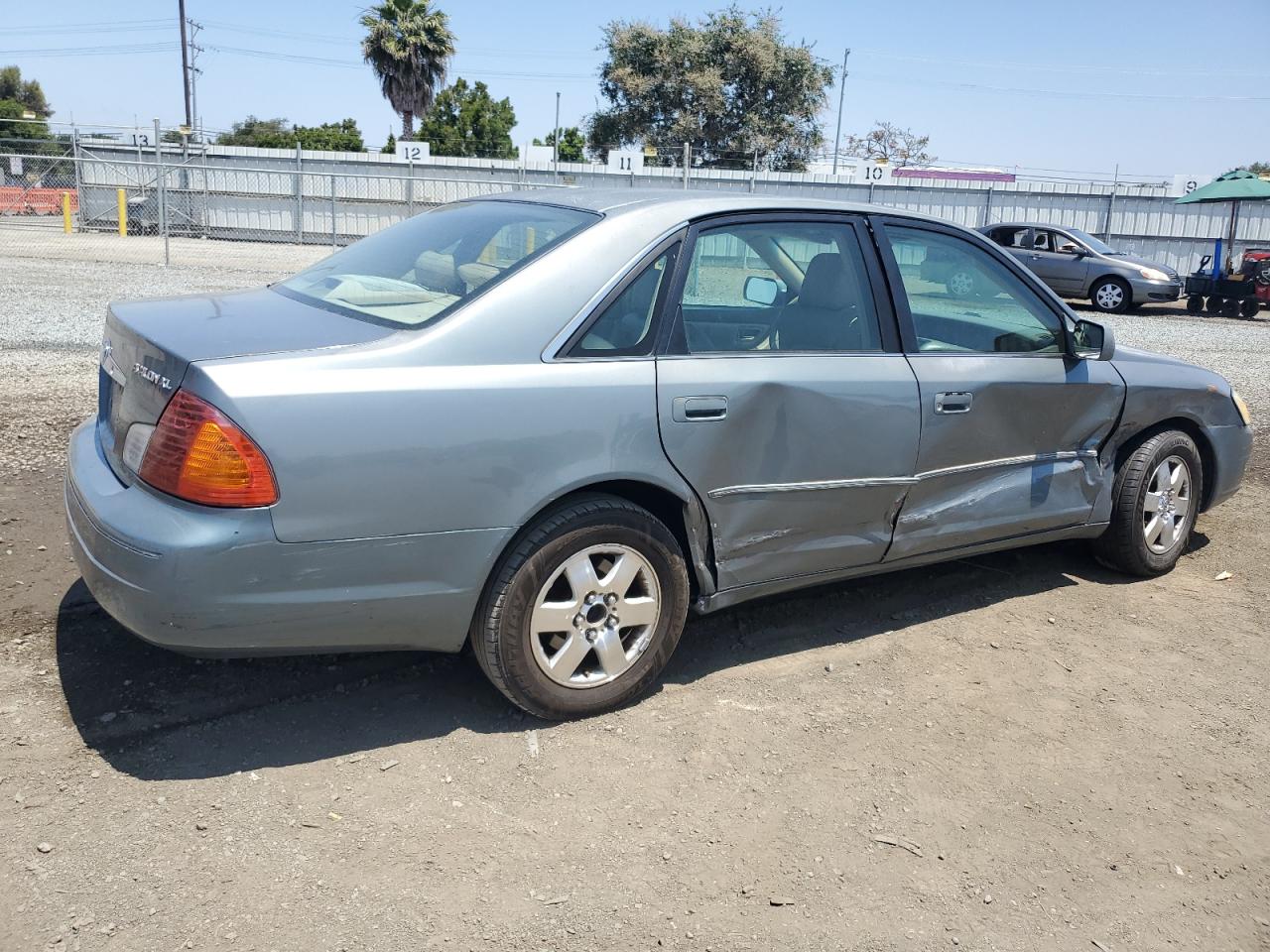 4T1BF28BX2U263841 2002 Toyota Avalon Xl