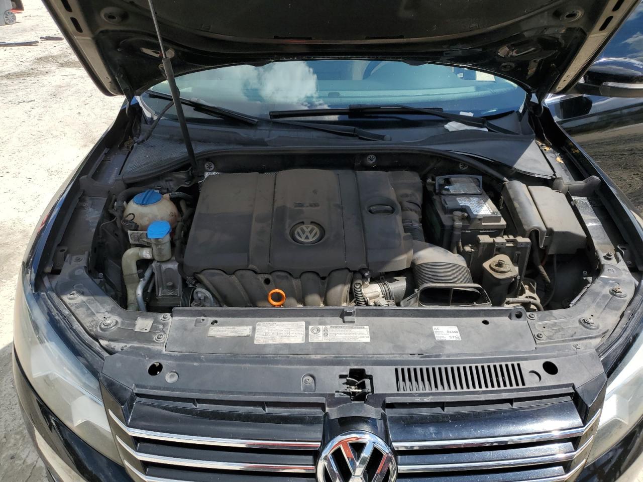 1VWBP7A32DC111964 2013 Volkswagen Passat Se