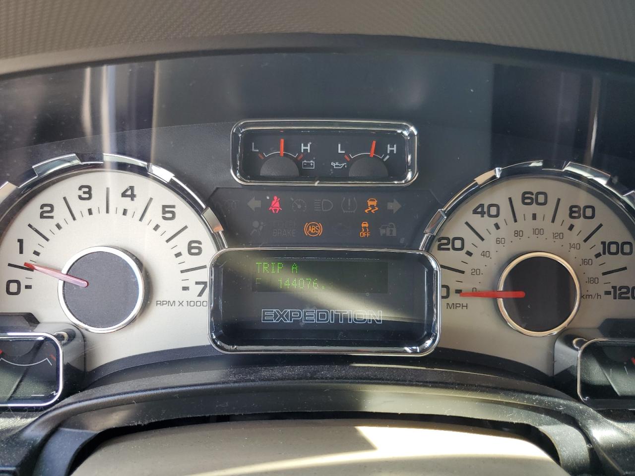 1FMJU1J57EEF15348 2014 Ford Expedition Xlt