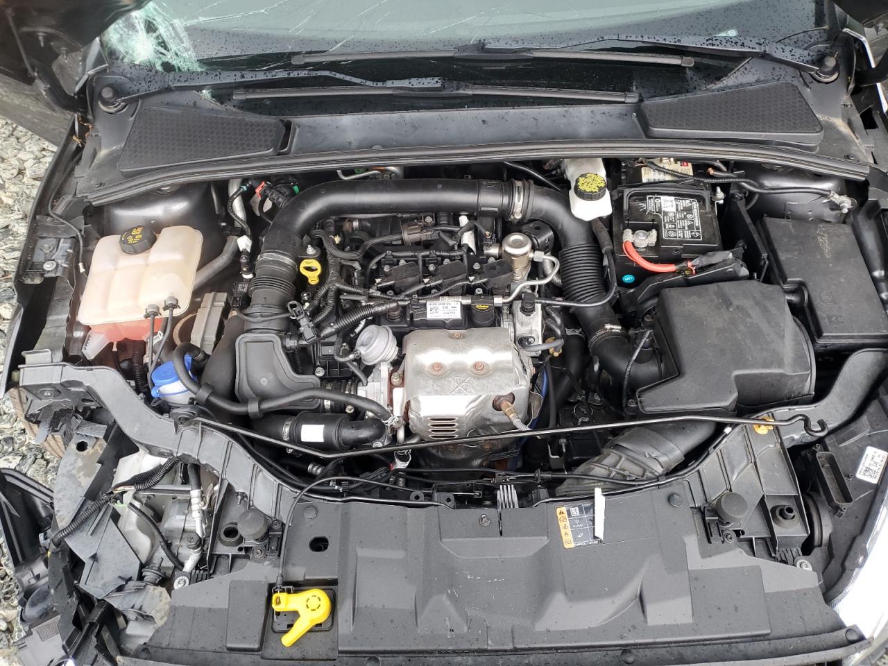 1FADP3FE8JL318715 2018 Ford Focus Se