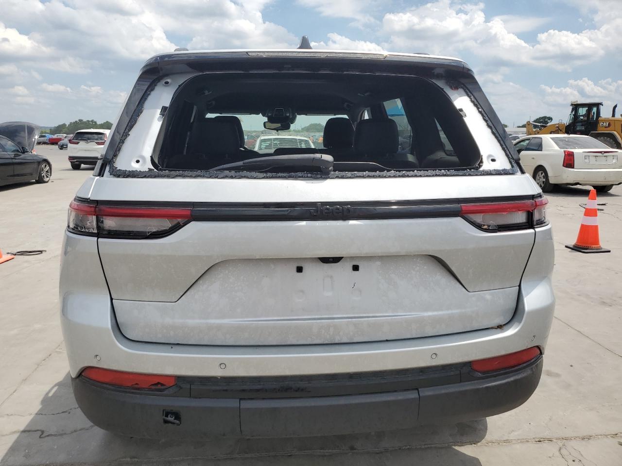 1C4RJGAG3PC648384 2023 Jeep Grand Cherokee Laredo