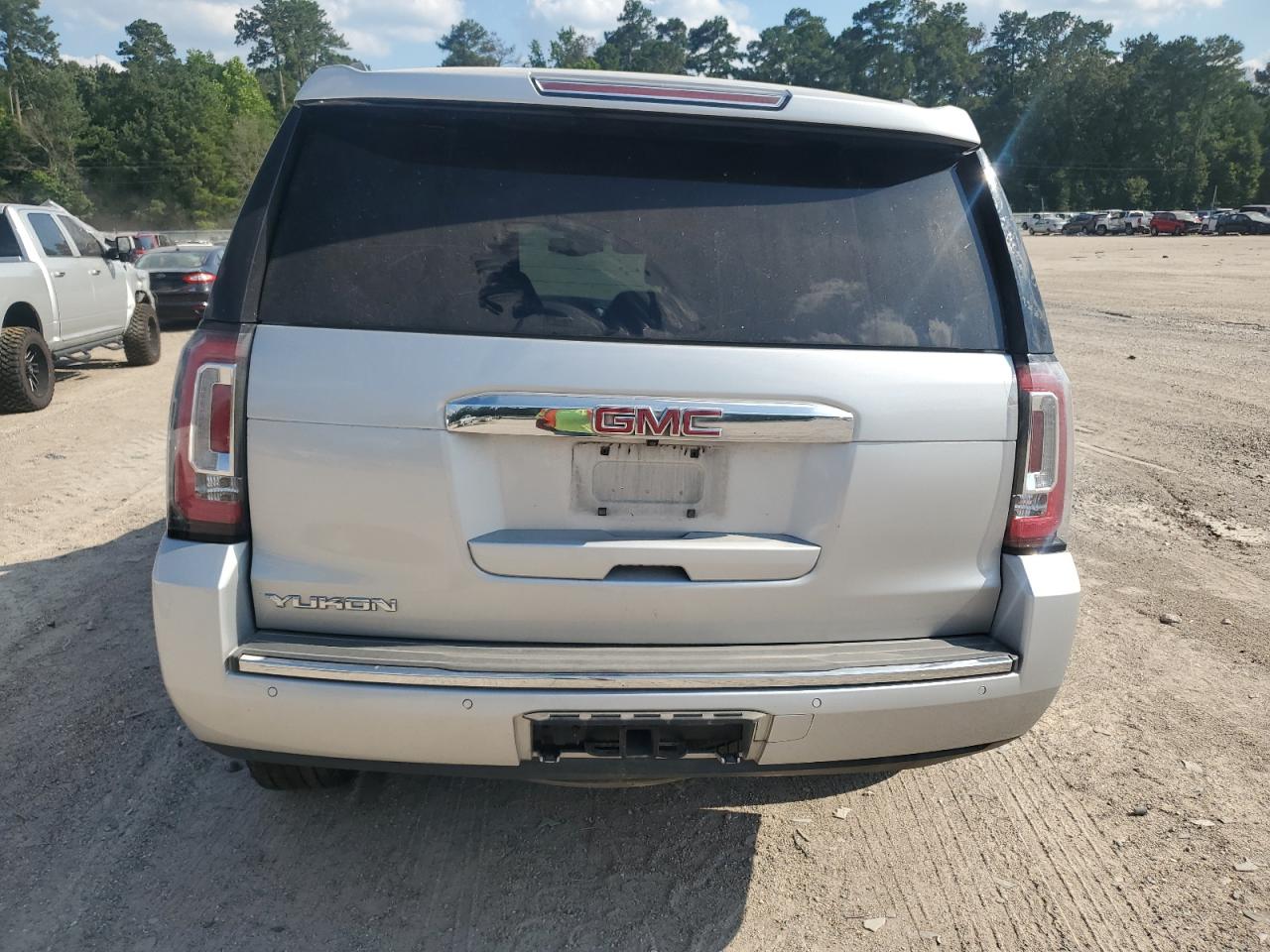 1GKS1CKJ1JR238227 2018 GMC Yukon Denali