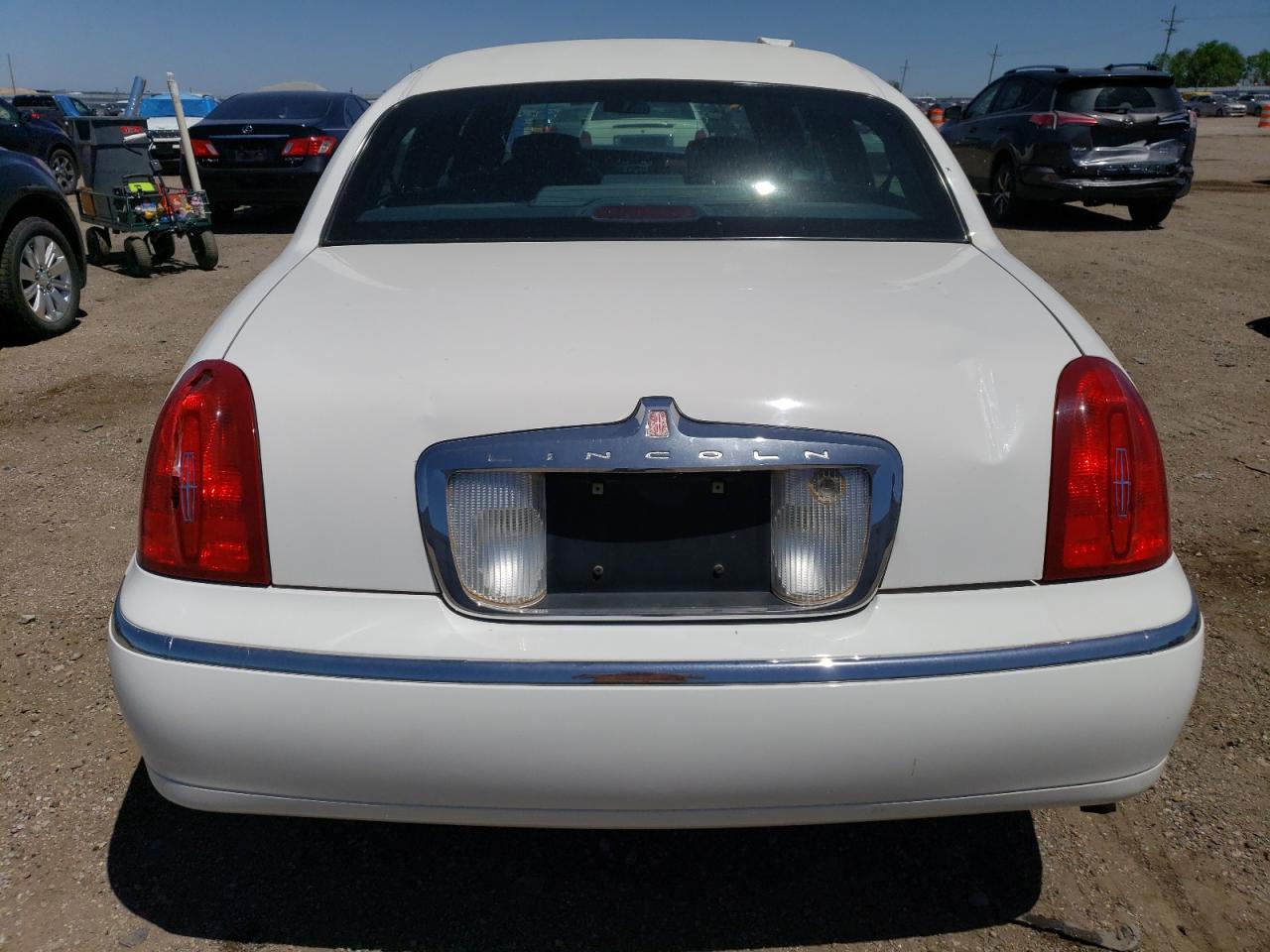 1L1FM81W11Y724375 2001 Lincoln Town Car Executive