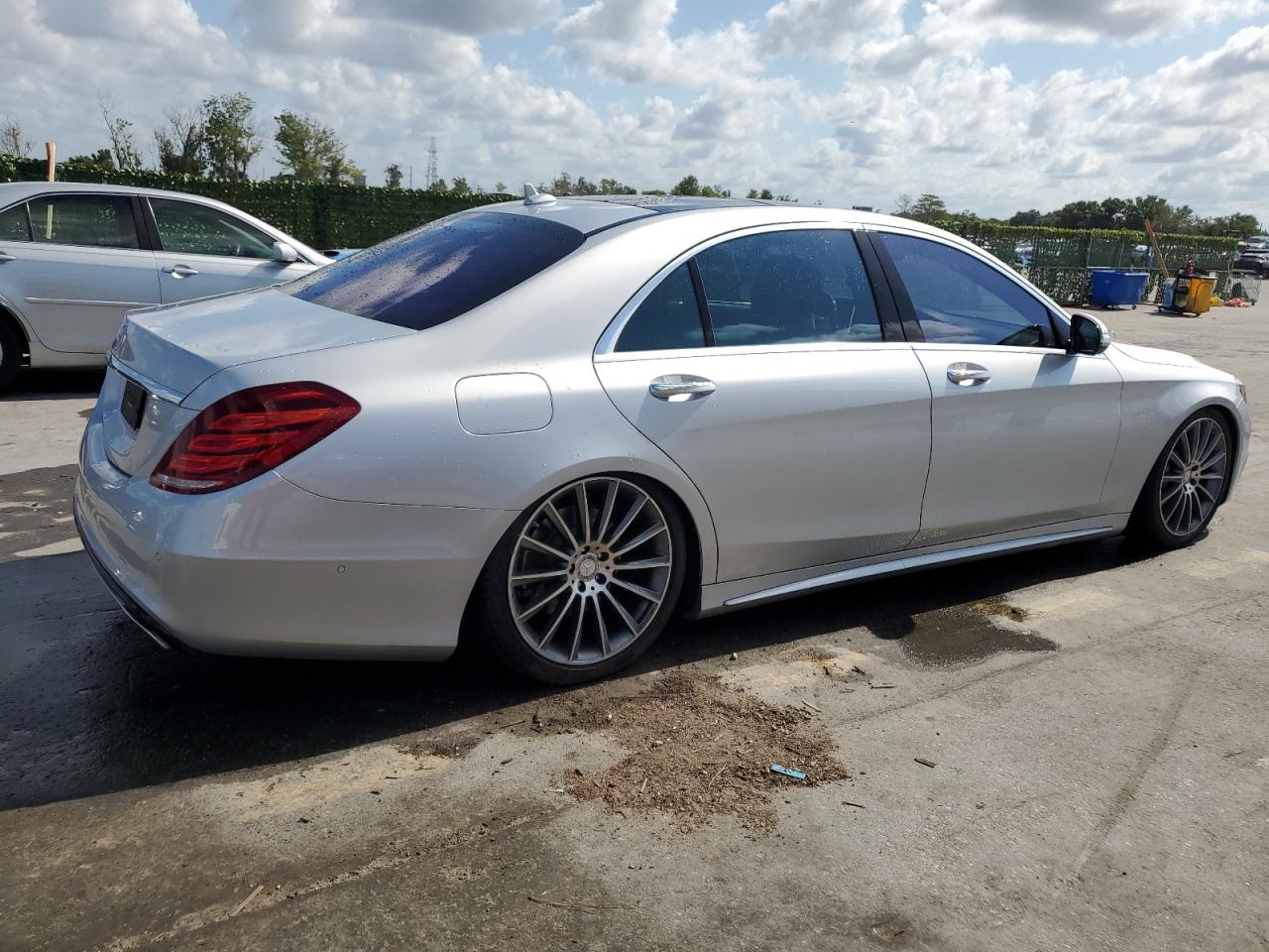 2016 Mercedes-Benz S 550 vin: WDDUG8CB5GA240907