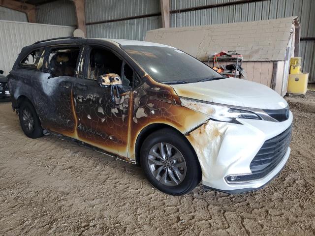 2022 TOYOTA SIENNA XLE - 5TDYRKEC4NS075456