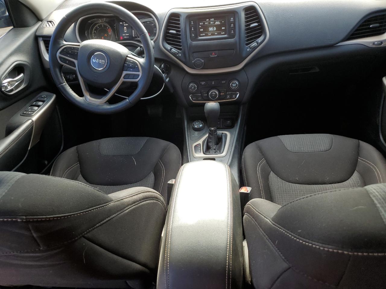 1C4PJMCB1HW645085 2017 Jeep Cherokee Latitude