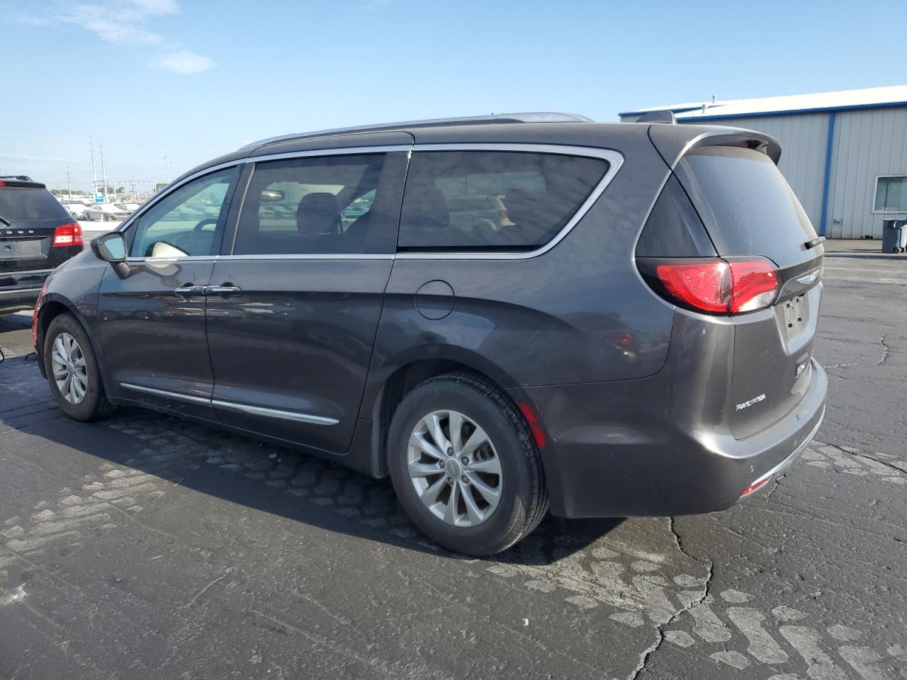 2018 Chrysler Pacifica Touring L vin: 2C4RC1BG0JR120581