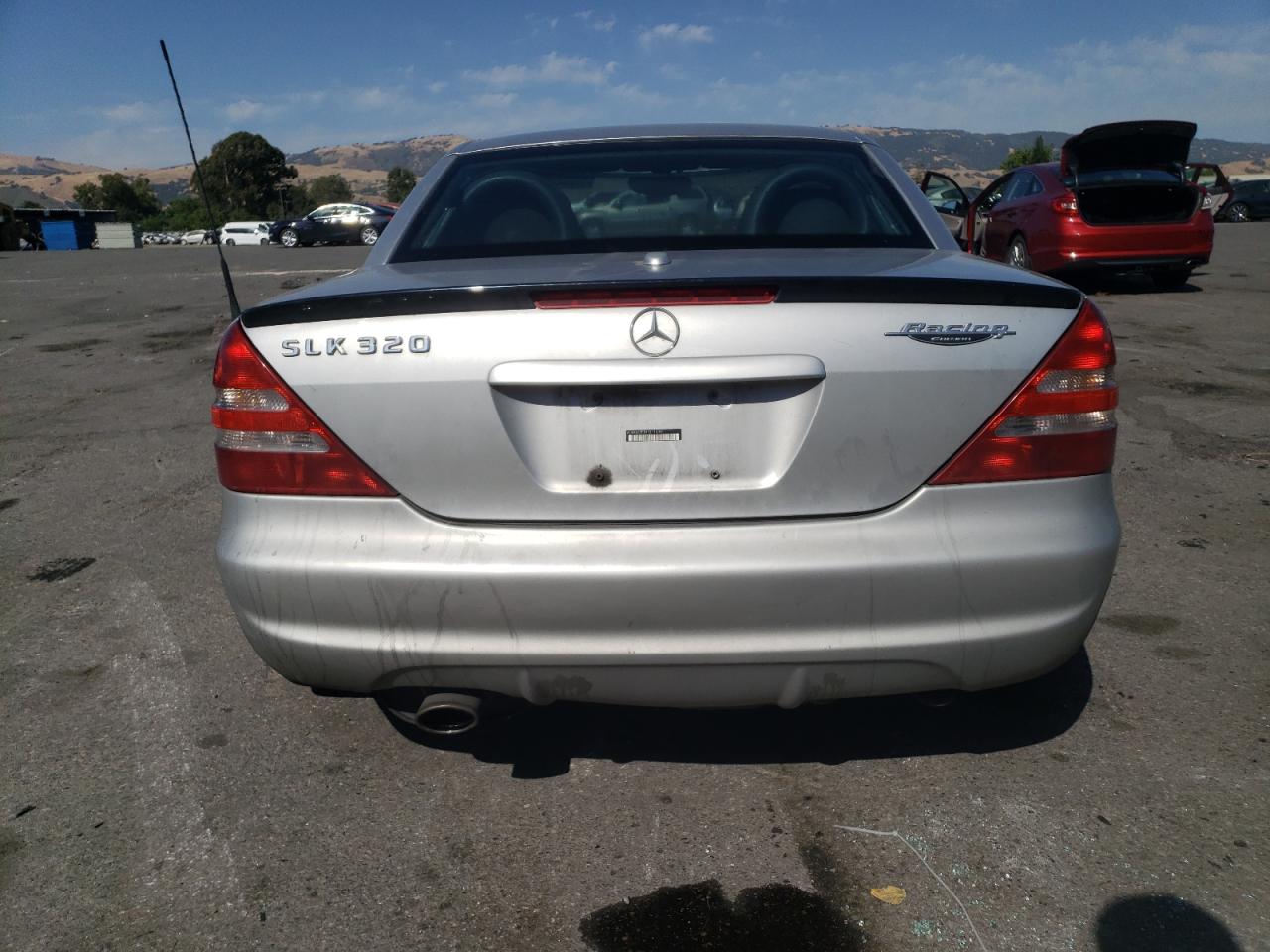 WDBKK65F81F211639 2001 Mercedes-Benz Slk 320