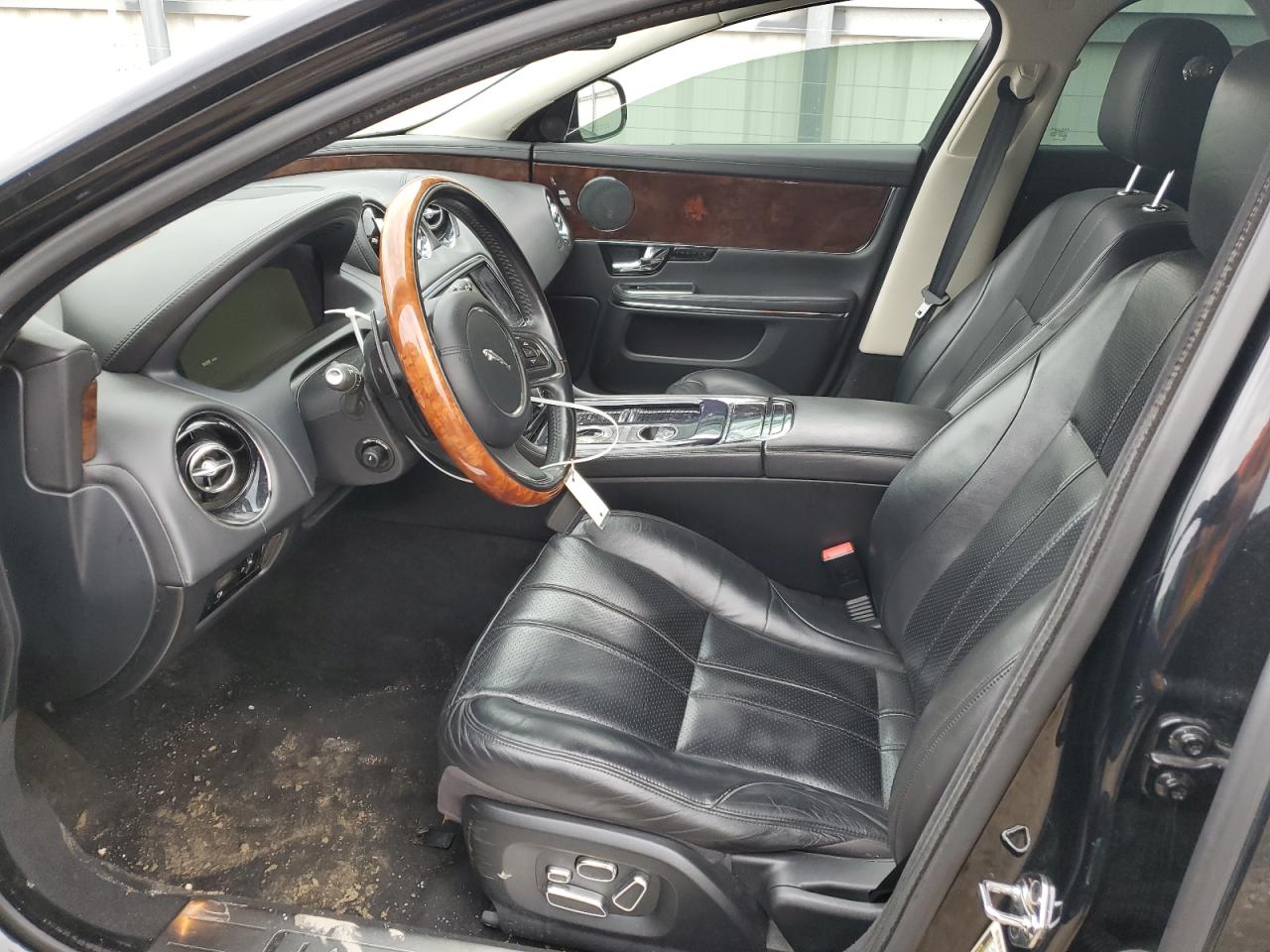 SAJWA1CB6CLV30620 2012 Jaguar Xj