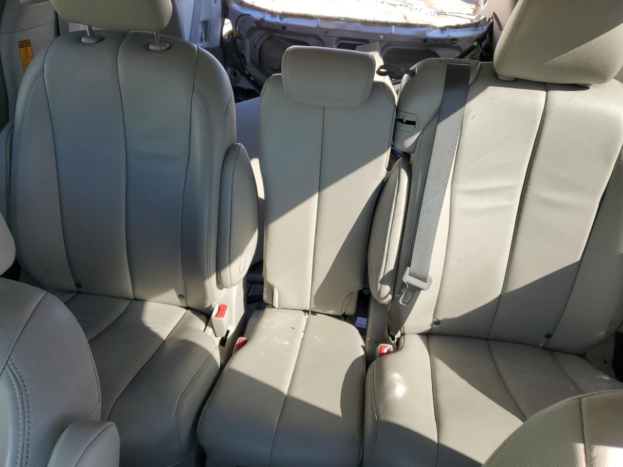 5TDYK3DC9ES445523 2014 Toyota Sienna Xle