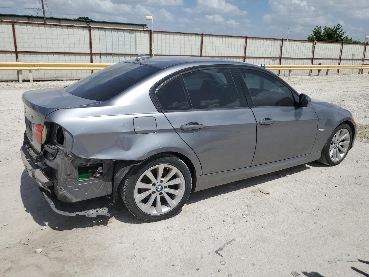 WBAPH7C55BE683582 2011 BMW 328 I