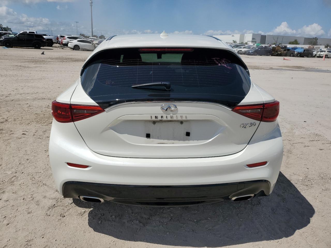 SJKCH5CP6JA048557 2018 Infiniti Qx30 Base