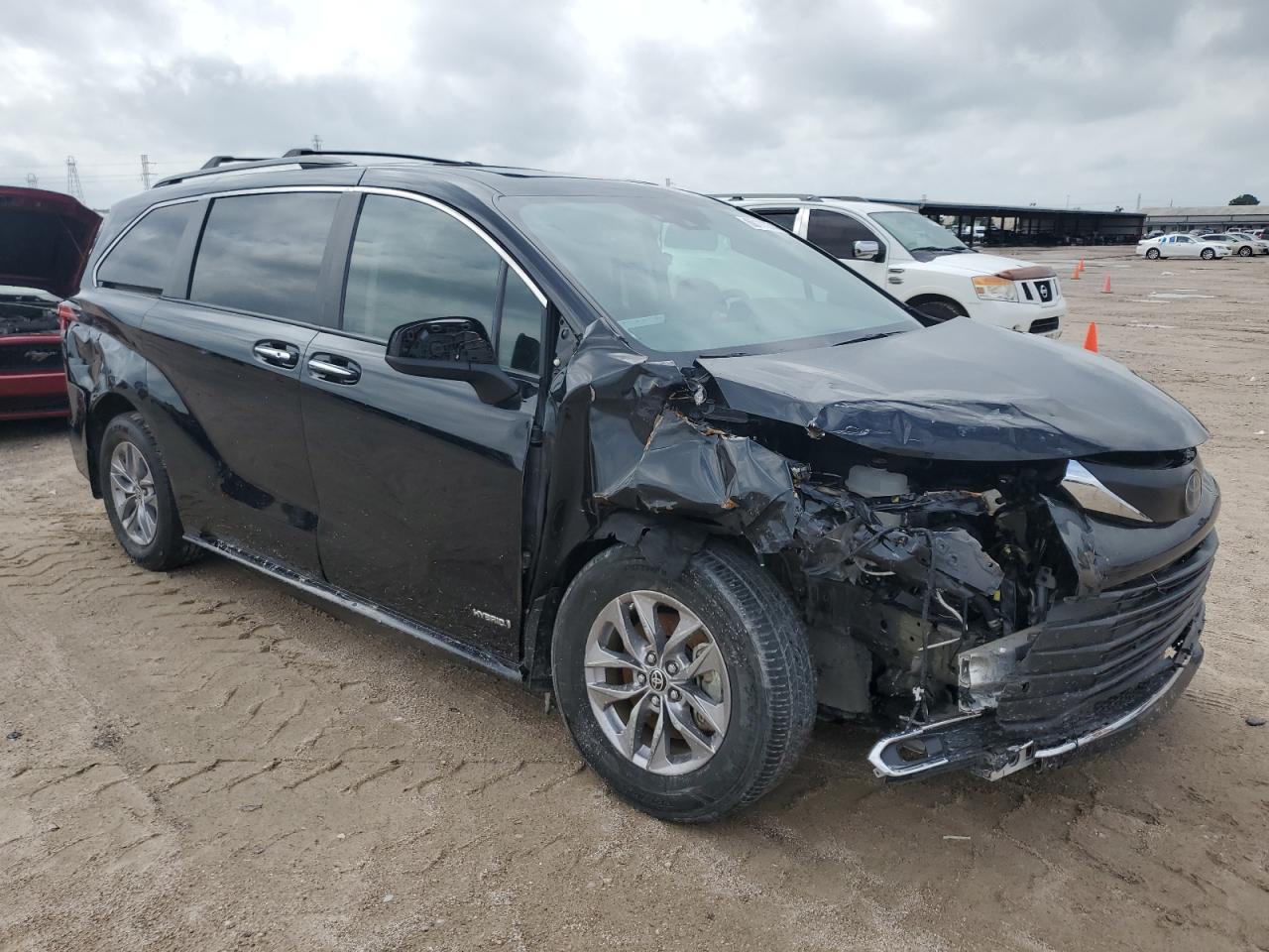 5TDYRKEC5MS055618 2021 Toyota Sienna Xle