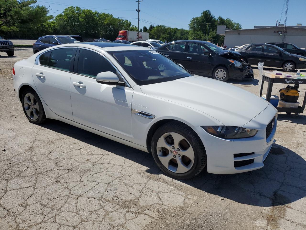 2018 Jaguar Xe vin: SAJAR4FX2JCP38860