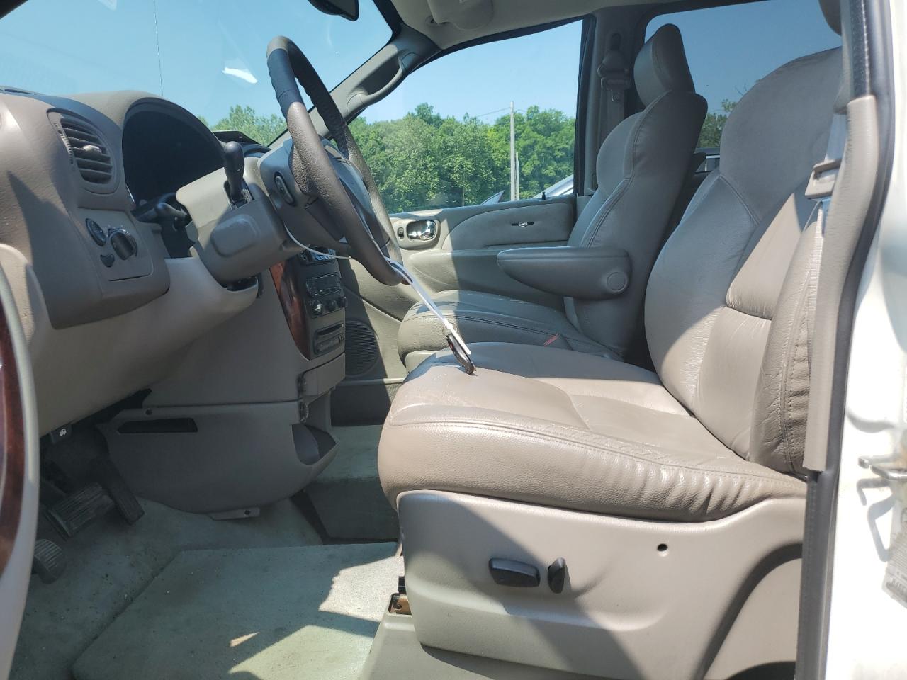 2C8GP64LX3R163698 2003 Chrysler Town & Country Limited