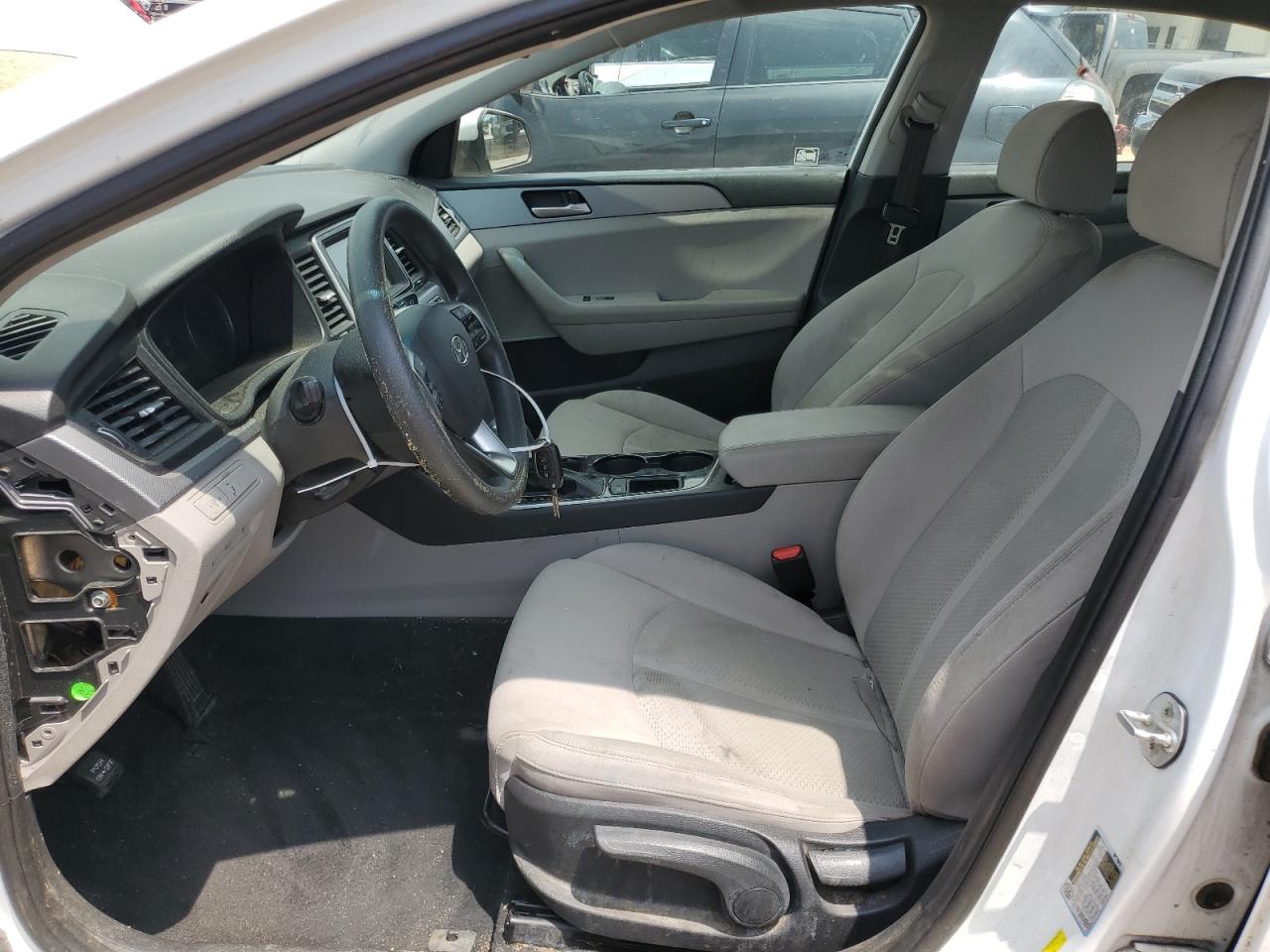 5NPE24AF2KH808690 2019 Hyundai Sonata Se