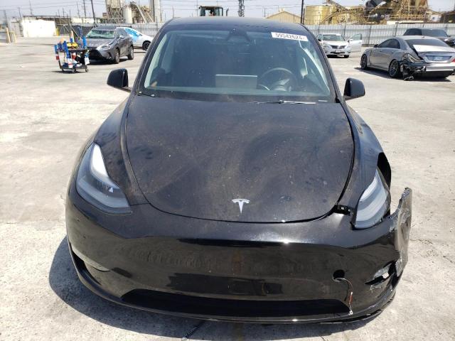 7SAYGDEE8RA229017 Tesla Model Y  5