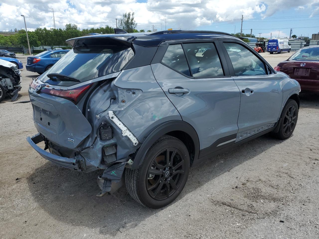 3N1CP5DV7PL492327 2023 Nissan Kicks Sr