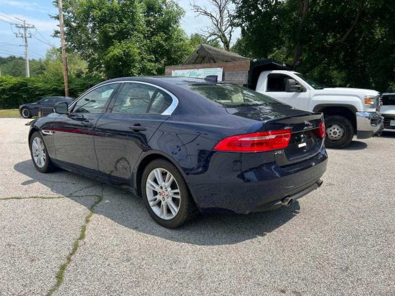 2017 Jaguar Xe Premium vin: SAJAD4BG3HA948507